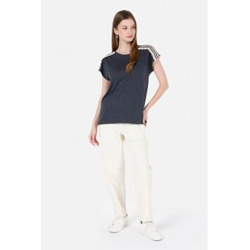 Tricou din amestec de in cu aplicatii brodate Tricou din amestec de in cu aplicatii brodate