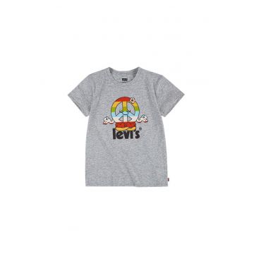 Tricou cu decolteu la baza gatului