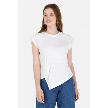 Tricou cu decolteu la baza gatului si terminatie asimetrica