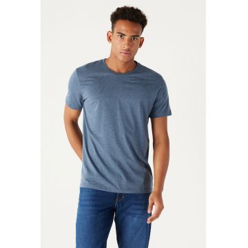 Tricou de bumbac cu decolteu la baza gatului si model unisex Tricou de bumbac cu decolteu la baza gatului si model unisex