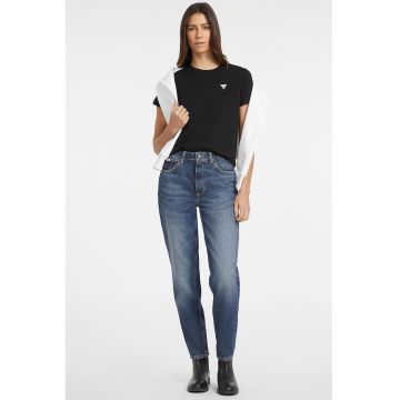 Tricou cu decolteu la baza gatului