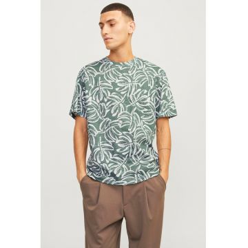 Tricou cu decolteu la baza gatului si model tropical