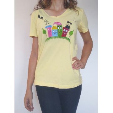 Tricou galben pal pictat manual ,cu blocuri colorate si pisicute