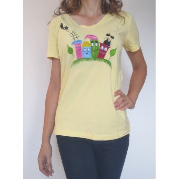 Tricou galben pal pictat manual ,cu blocuri colorate si pisicute