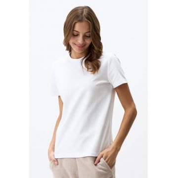 Tricou cu decolteu la baza gatului