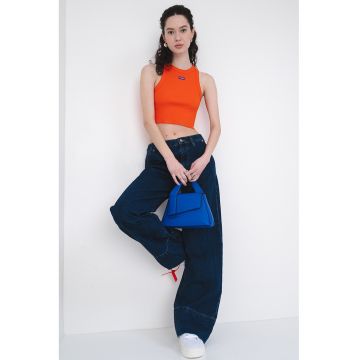 Top crop cu detaliu logo Baby