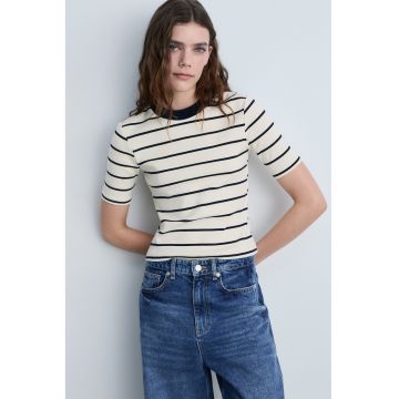 Tricou cu decolteu la baza gatului - in dungi