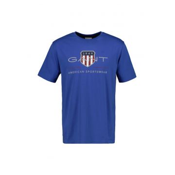 Tricou cu decolteu la baza gatului si imprimeu logo Archive Shield