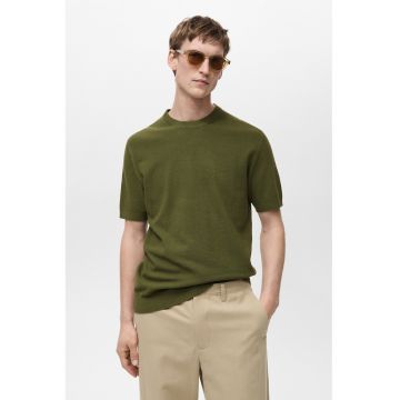 Tricou cu decolteu la baza gatului