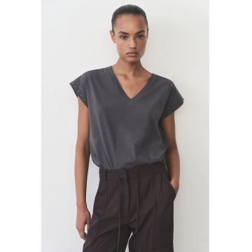 Tricou lejer cu decolteu in V