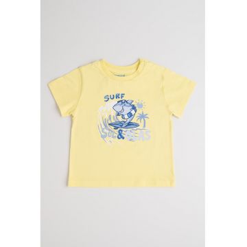 Tricou cu decolteu la baza gatului si imprimeu grafic