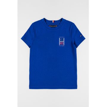 Tricou cu decolteu la baza gatului si imprimeu logo
