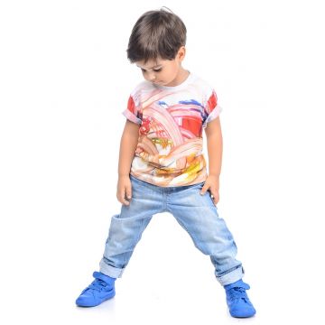 Tricou cu decolteu la baza gatului si imprimeu