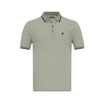 Tricou polo cu logo brodat discret