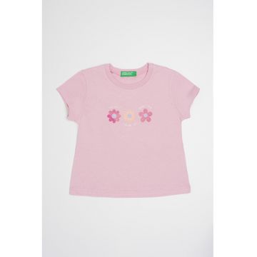 Tricou cu decolteu la baza gatului