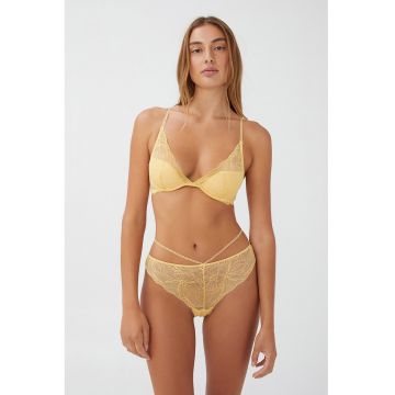 Sutien de dantela cu cupe triunghiulare