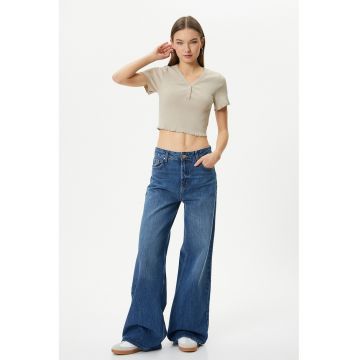 Tricou crop cu terminatii valurite