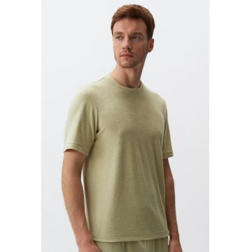 Tricou uni cu decolteu la baza gatului