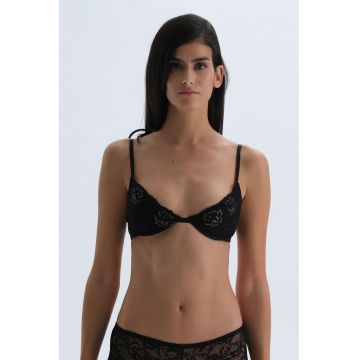Sutien triunghiular de dantela