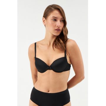 Sutien cu burete si garnituri de dantela