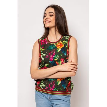 Top din amestec de modal cu model