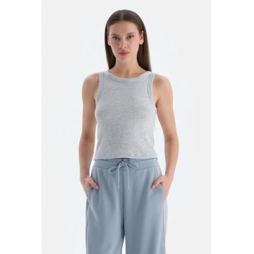 Top striat cu croiala slim-fit