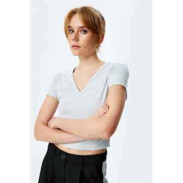 Tricou crop cu decolteu in V