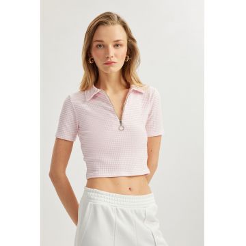 Tricou crop cu fenta cu fermoar
