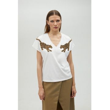 Tricou cu decolteu in V si aplicatii cu margele