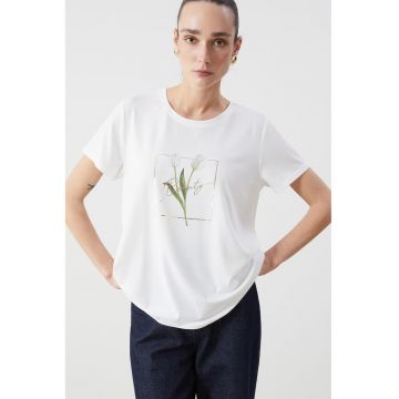 Tricou cu decolteu la baza gatului si imprimeu floral