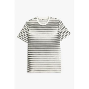 Tricou cu decolteu la baza gatului si imprimeu in dungi