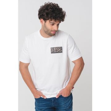 Tricou cu decolteu la baza gatului si imprimeu logo