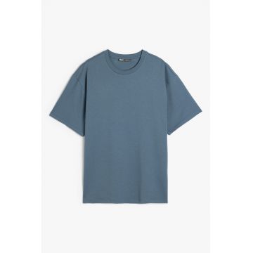 Tricou cu decolteu la baza gatului si maneci cazute