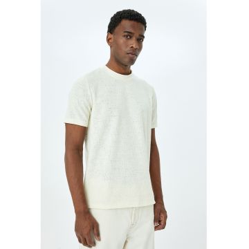 Tricou cu decolteu la baza gatului si model uni