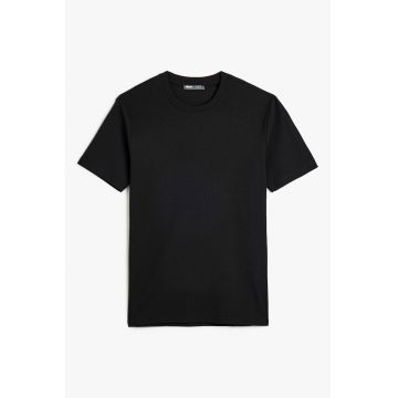 Tricou cu decolteu la baza gatului si striatii