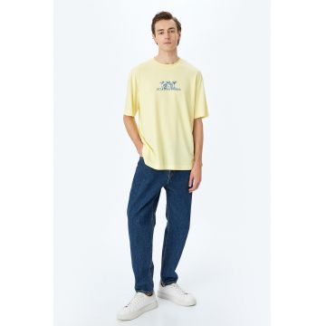 Tricou cu imprimeu text pe partea din spate