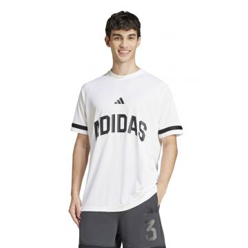 Tricou cu logo si decolteu la baza gatului