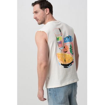 Tricou fara maneci cu model grafic pe spate