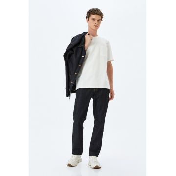 Tricou lejer cu buzunar pe piept
