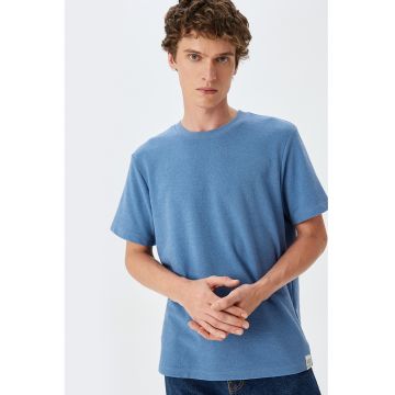 Tricou uni cu decolteu la baza gatului