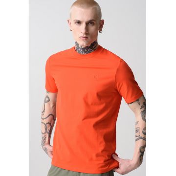 Tricou uni cu decolteu la baza gatului