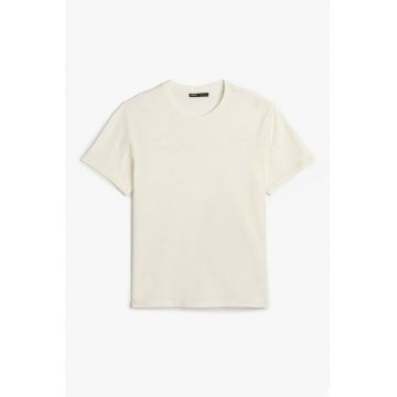 Tricou cu decolteu la baza gatului