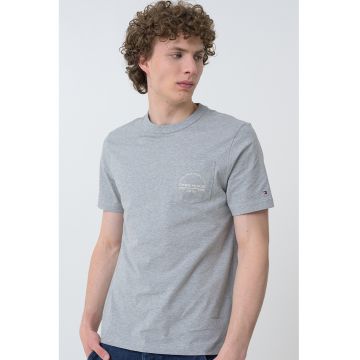 Tricou cu decolteu la baza gatului si buzunar pe piept