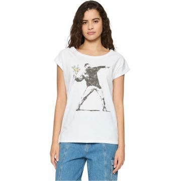 Tricou cu decolteu la baza gatului si imprimeu grafic