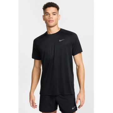 Tricou cu decolteu la baza gatului si tehnologie Dri-Fit pentru alergare