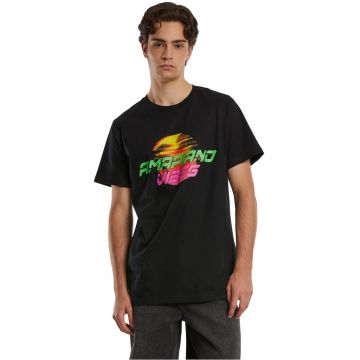 Tricou cu imprimeu grafic si decolteu la baza gatului