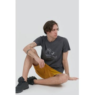 Tricou cu imprimeu si decolteu la baza gatului