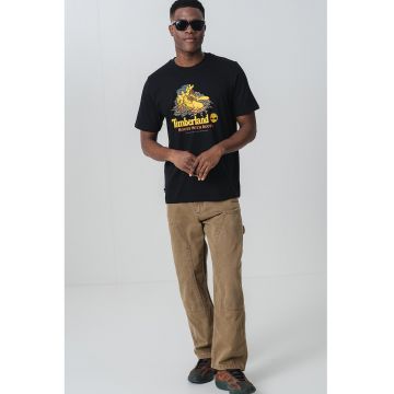 Tricou cu logo si decolteu la baza gatului