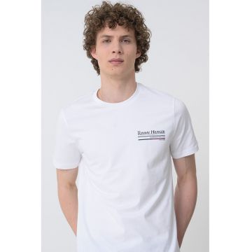 Tricou cu logo si decolteu la baza gatului