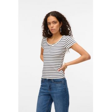 Tricou cu model in dungi Tricou cu model in dungi